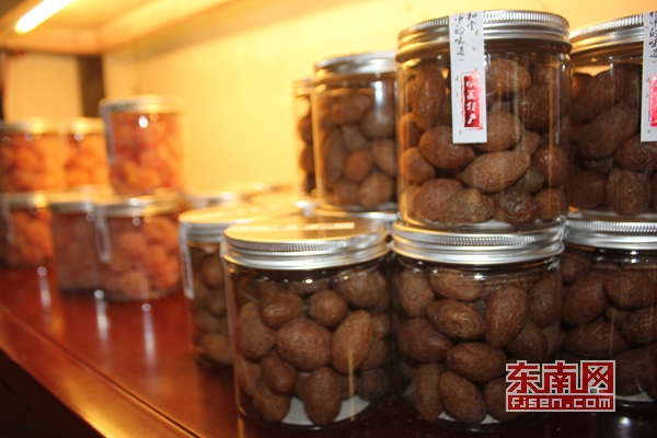 源和堂老店里展示的蜜饯
